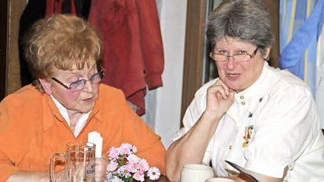 Bei den Liedern, die vorgetragen wurden, sangen die Gäste selbst auch gerne mit. Fotos: Gerda Völk