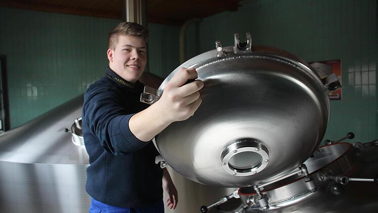 Auch Janik Herold macht an der Würzepfanne eine gute Figur.  Foto: Andreas Schmitt