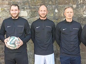 Lukas Zehrer, Torwart Philipp Rösner, Trainer Florian Neeb, Manuel Voigtmann und Alexander Stahl (von links)  Foto: Ralf Naumann