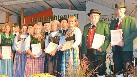 Der Trachtengauverband Oberfranken ehrte diese Männer und Frauen für ihre Verdienste um die Trachtenbewegung.
