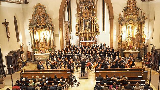 Der Chor wird vom Orchester "La Banda" unterst&uuml;tzt. Foto: privat