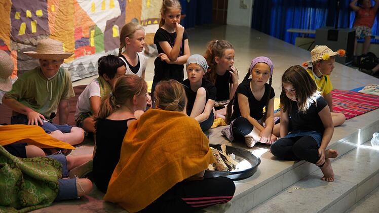 Gemeinschaft ist einer der Grundgedanken des Musicals.