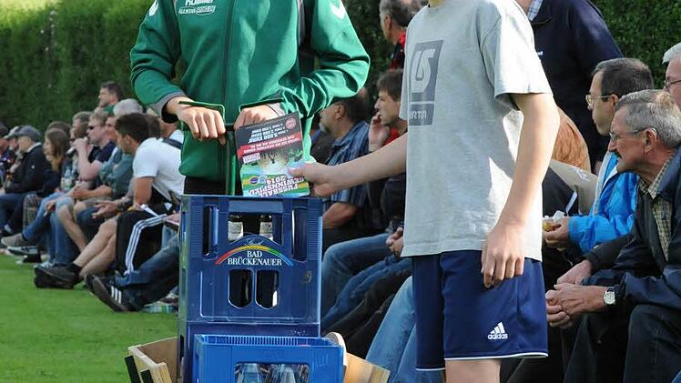 Für die Verpflegung war in Arnshausen bestens gesorgt. Foto: Hopf