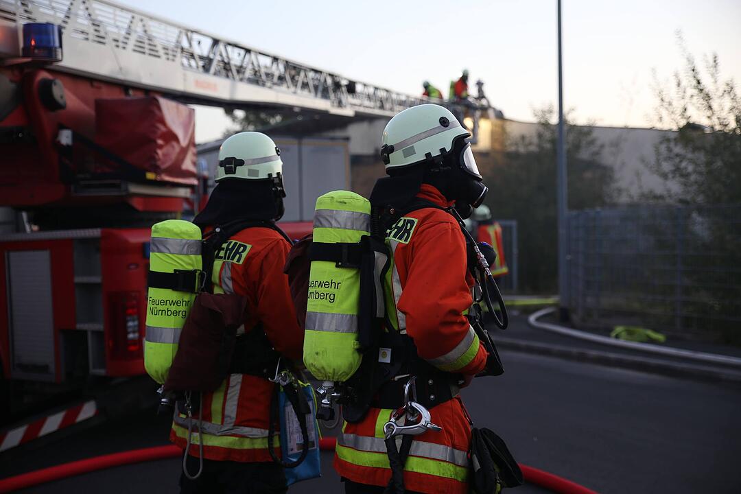Brand im Gewerbegebiet von Nuernberg