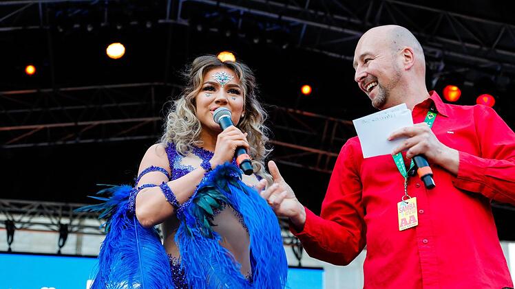 Shirin David auf der Schlossplatz-Bühne. Foto: Matthias Hoch