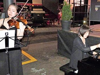 Im Duett: die beiden Japanerinnen Mari Kobayashi (Viola) und Yumi Sekiya (Klavier) Foto: Werner Reißaus