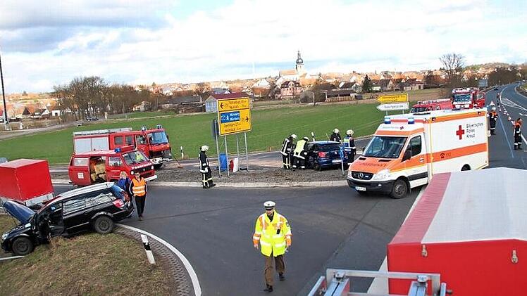 Unfallschwerpunkt: An der Kreuzung B 470/ ERH 18 bei Lonnerstadt kracht es oft. Deshalb soll dort eine Ampelanlage für größere Sicherheit und weniger Unfälle sorgen. Die Kosten liegen bei 164 696 Euro.  Foto: Waltraud Enkert