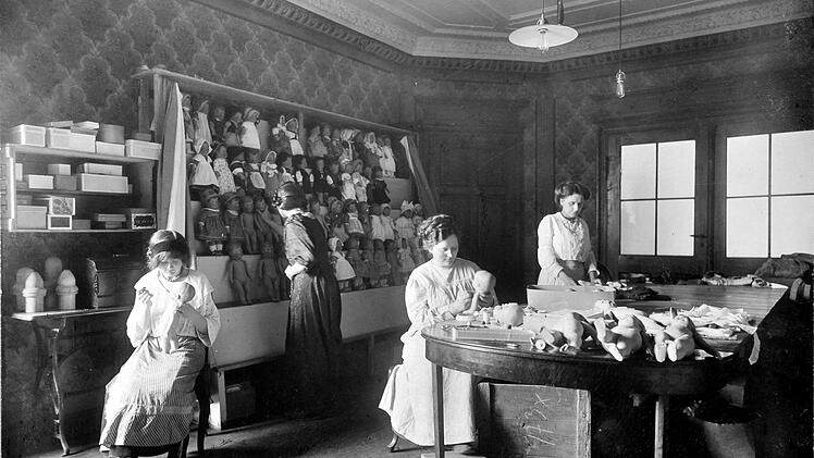 Erste Puppenwerkstatt von K&auml;the Kruse in Bad K&ouml;sen, um 1913: Ihren Betrieb steuerte sie durch viele Jahrzehnte.