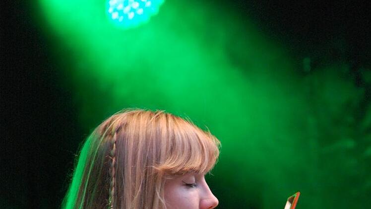 Die Vorgruppe "Ganaim" aus Bremen glühte mit schwungvollen Folk-Klängen kräftig vor.  Foto: Uschi Prawitz