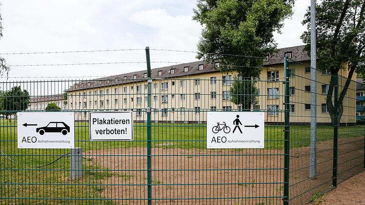 Die Aufnahmeeinrichtung Oberfranken heißt ab dem 1. August "Ankerzentrum". Kritiker fürchten, dass die Probleme  bleiben. Foto: Matthias Hoch/Archiv