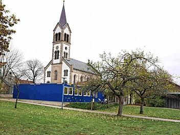 In Richtung Westen wird das Kinderhaus einen zweigeschossigen Anbau erhalten. Foto: Richard Sänger