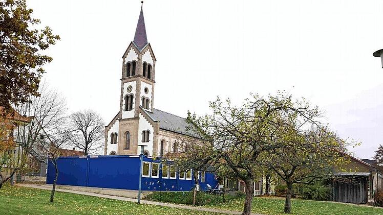In Richtung Westen wird das Kinderhaus einen zweigeschossigen Anbau erhalten. Foto: Richard Sänger