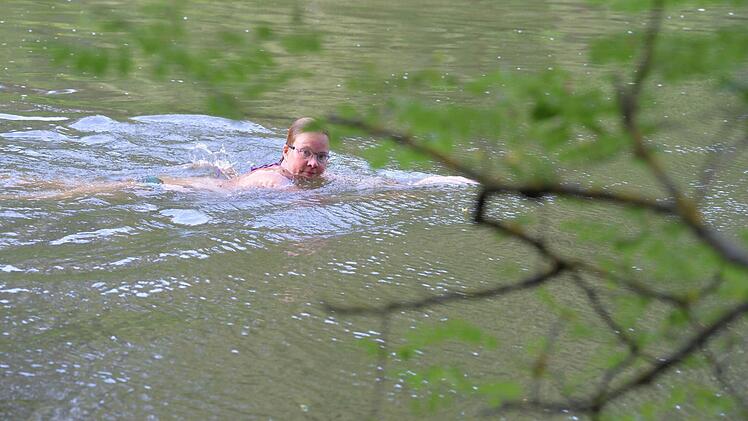 Die Wahl-Bambergerin Sandra zieht die Regnitz jedem Becken vor. Fotos: Ronald Rinklef
