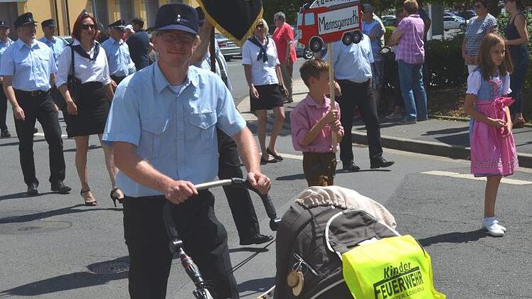 Früh wird der Nachwuchs an die Feuerwehr herangeführt.