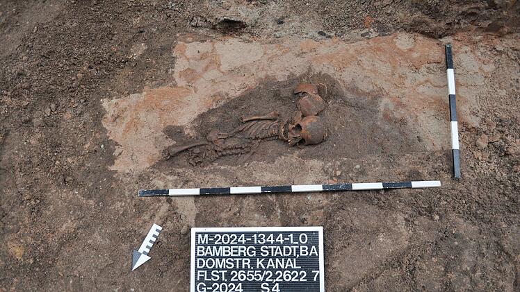 Grabung am Bamberger Dom: Archäologen stoßen auf frühmittelalterliche Grabstätten