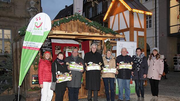 Auch in diesem Jahr auf dem Bamberger Weihnachtsmarkt und an weiteren Verkaufsstellen erh&auml;ltlich: Das "Weihnachts-Schlemmerkistla" mit regionalen Spezialit&auml;ten. Foto:  Rudolf Mader