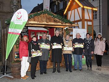 Auch in diesem Jahr auf dem Bamberger Weihnachtsmarkt und an weiteren Verkaufsstellen erh&auml;ltlich: Das "Weihnachts-Schlemmerkistla" mit regionalen Spezialit&auml;ten. Foto:  Rudolf Mader