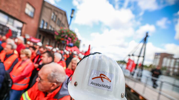 Stahlbeschäftigte von ArcelorMittal demonstrieren