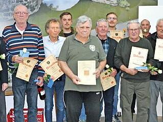 Langj&auml;hrige Mitglieder wurden beim Fischereiverein geehrt.
