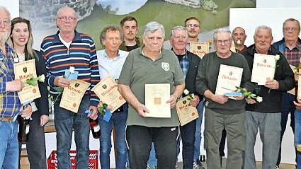 Langj&auml;hrige Mitglieder wurden beim Fischereiverein geehrt.