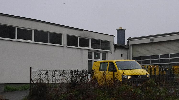 In diese Postfiliale in der Kronacher Industriestraße wurde eingebrochen.  Foto: Marco Meißner