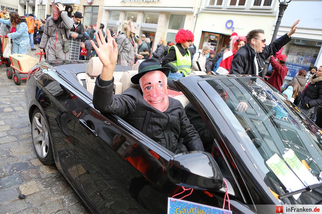 Gaudiwurm: Narren feiern in Coburg