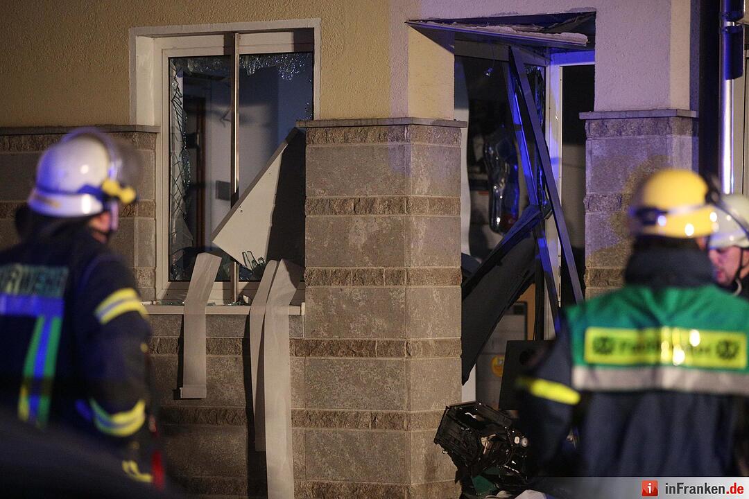 Unbekannte sprengen Geldautomat im Kreis Schweinfurt – Großfahndung läuft