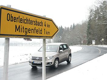 Keine Absperrungen oder Hinweisschilder auf eine Baustelle bei Mitgenfeld stehen seit kurzen an der Kreuzung der KG 32 mit der B286 am Pilster-Parkplatz. Foto: Steffen Standke