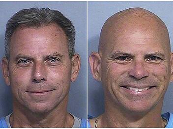 Erik Menendez (l) und sein Bruder Lyle Menendez