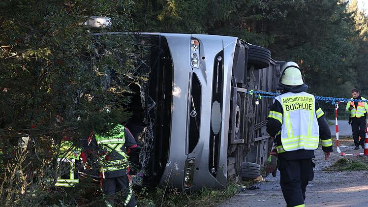 A96 bei Buchloe: Neue Details zu t&ouml;dlichem Busunfall - Polizei beschreibt "Chaosphase"