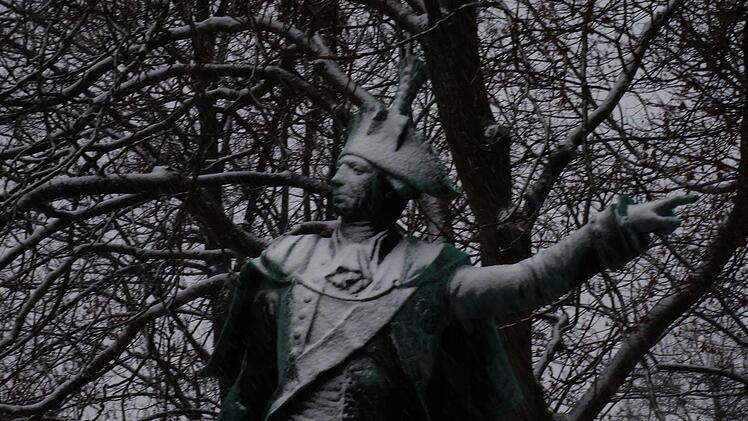Verschneites Denkmal Prinz Josias in CoburgFoto: Jochen Berger