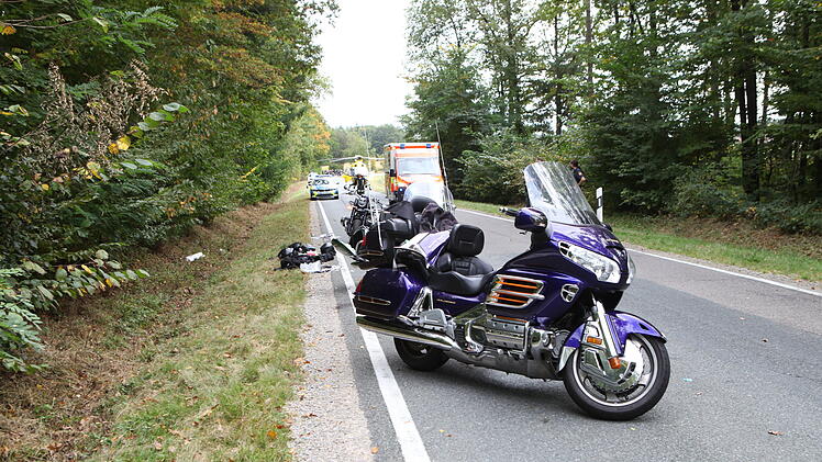 Unfall unter Motorr&auml;dern: Rettungshubschrauber im Einsatz