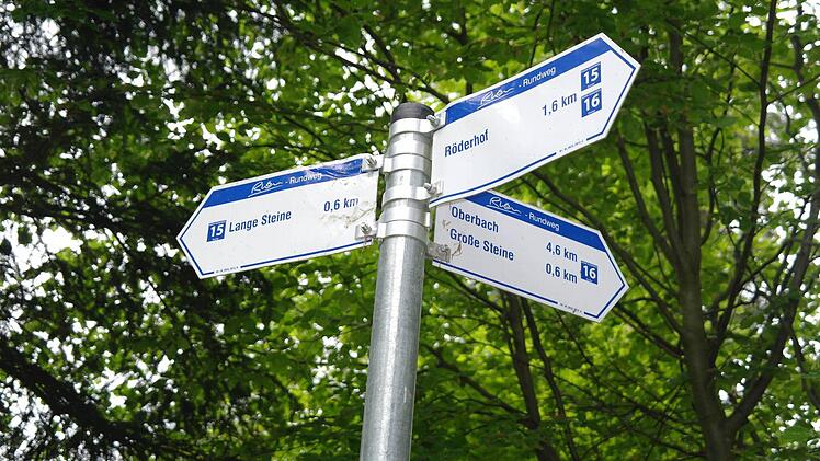 Zwei Wanderwege führen Entdecker zu den steinernen Monumenten. Foto: Stephanie Elm