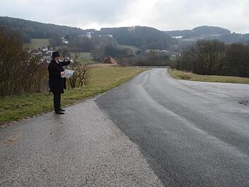 Die Gemeindestraße Weißenbrunn-Wildenberg soll nun endlich, nach zehnjähriger Anlaufzeit, ab Juni ausgebaut werden.  Foto: Karl-Heinz Hofmann
