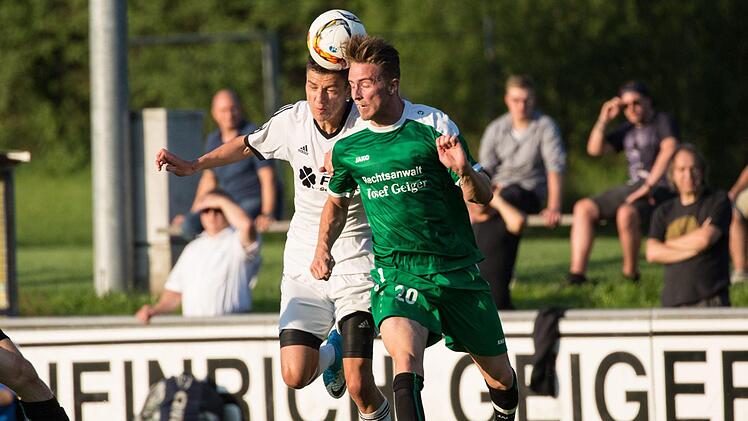 Szene vom Landesliga-Spiel SV Friesen - SC 04 Schwabach Foto: Heinrich Wei&szlig;