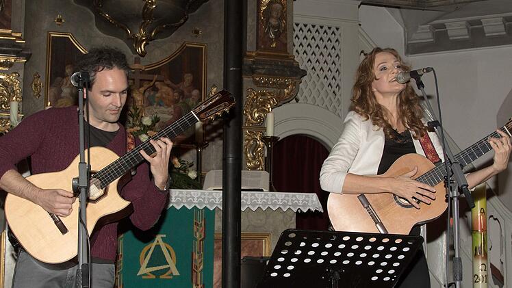 Ein Herzenswusch ging für Suzan Baker mit ihrem Kirchenkonzert in der Michelauer Johanneskirche in Erfüllung. Zusammen mit ihrem Partner Dennis Lüddicke stellte sie gleichzeitig ihre neue CD vor. Klaus Gagel