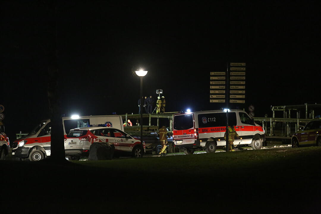 Oberfranken: Mann rast mit Auto betrunken in See