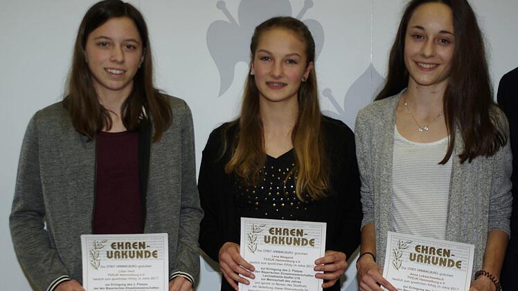 Lilian Heid, Lena Weigand und Anna Lukaschewitsch gehören der Mannschaft des Jahres an. Foto: Winfried Ehling