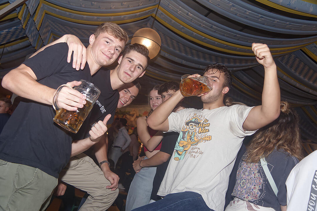 Beste Stimmung beim zweitgrößten Volksfest Bayerns