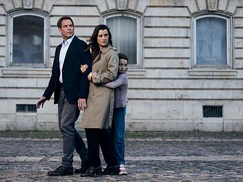 "Navy CIS: Tony & Ziva" Nach einigen ruhigen Jahren in Paris sind Tony (Michael Weatherly), Ziva (Coté de Pablo, Mitte) und Tail (Isla Gie) plötzlich in Gefahr.