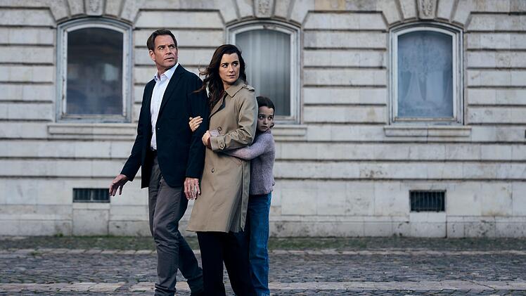 Nach einigen ruhigen Jahren in Paris sind Tony (Michael Weatherly), Ziva (Cot&eacute; de Pablo, Mitte) und Tail (Isla Gie) pl&ouml;tzlich in Gefahr.