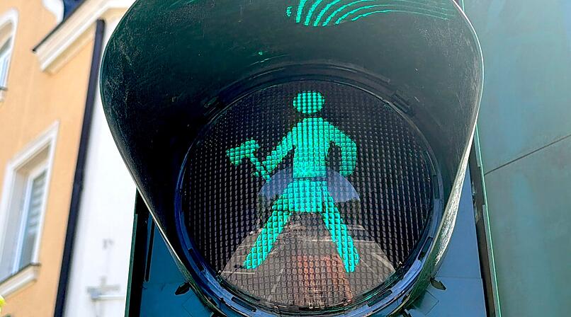 Neues Ampelm&auml;nnchen in Schwabach sorgt f&uuml;r Spott: Kritiker sehen Axtm&ouml;rder statt Goldschl&auml;ger