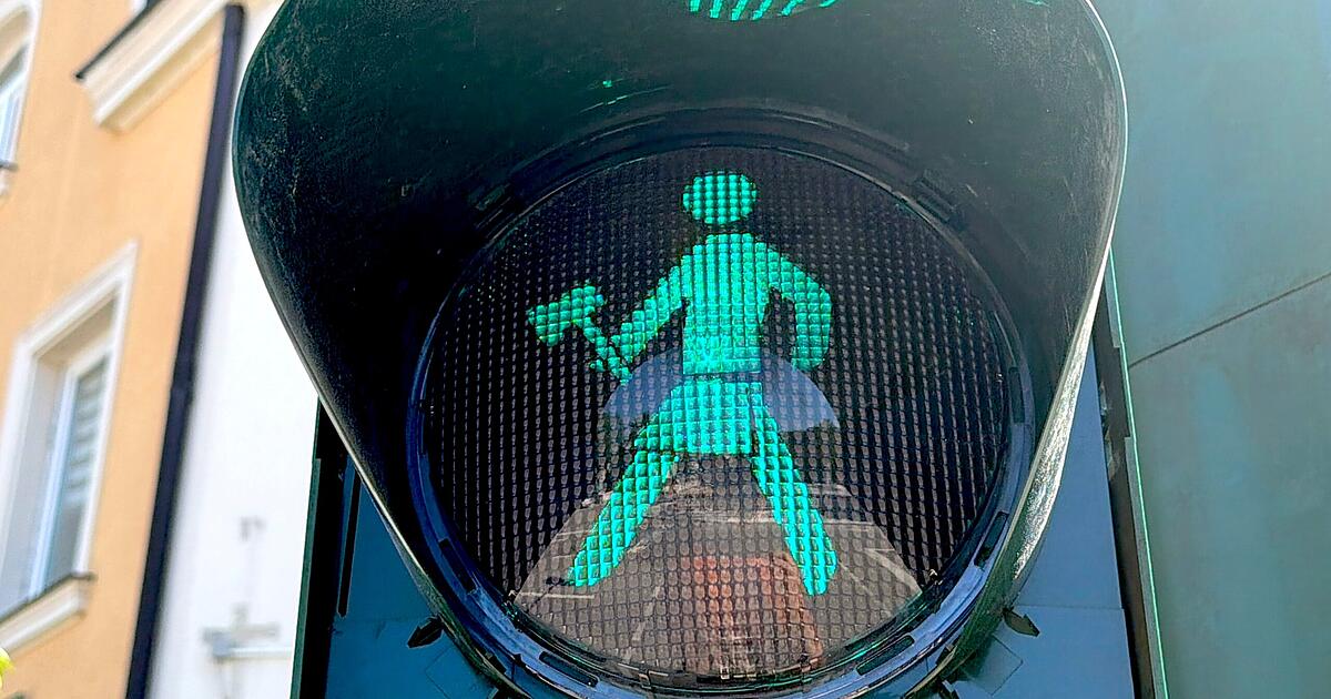 Schwabach: Traffic light man draws ridicule online - | 'Axe ...