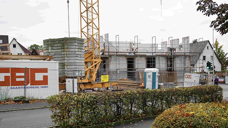 Dieser Neubau auf dem Platz des ehemaligen "Tirolers" passt nach Meinung der CSU-Fraktion städtebaulich nicht zur Umgebung.Richard Sänger