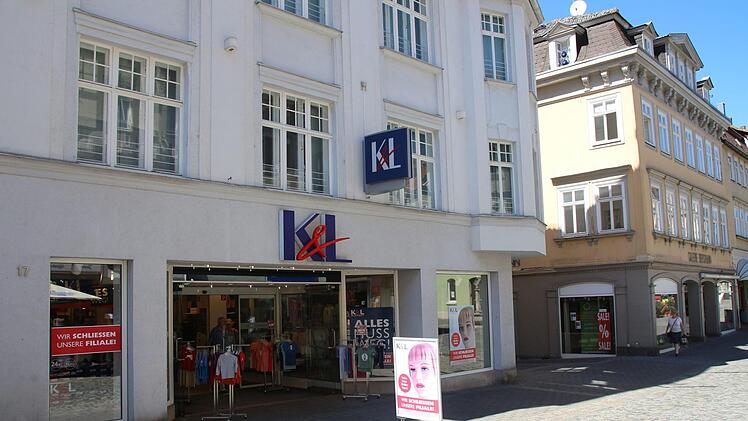 Derzeit läuft bei K&L der Räumungsverkauf. Ende September verlässt das Bekleidungsgeschäft den Coburger Steinweg.Oliver Schmidt