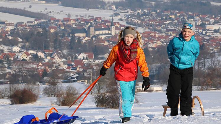 Wer vom Neustädter Haus in Richtung Norden fährt, kommt fast bis nach Bischofsheim (im Hintergrund). Foto: Ralf Ruppert