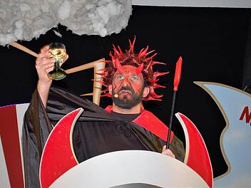 Andreas Freibott sah als Luzifer viele Steinacher Einwohner schon in der Hölle. Foto: Sigismund von Dobschütz