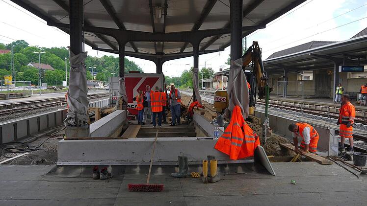 Am Coburger Bahnhof laufen die Bauarbeiten auf Hochtouren. Foto: Berthold Köhler