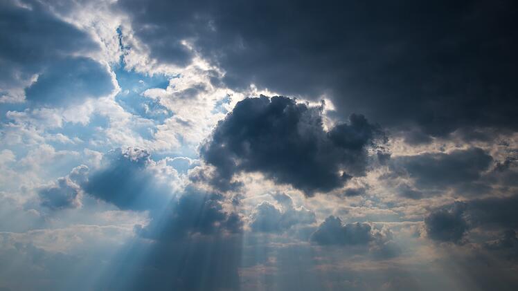 Wetter in Franken: Erst Hitze-Start dann Hebst-Mix - Schauer und Gewitter