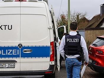 Get&ouml;tete Frau im Schlafzimmer